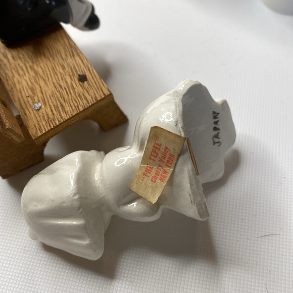 Cute Bride and Groom Salt and Pepper Shakers - Picture 5 of 8